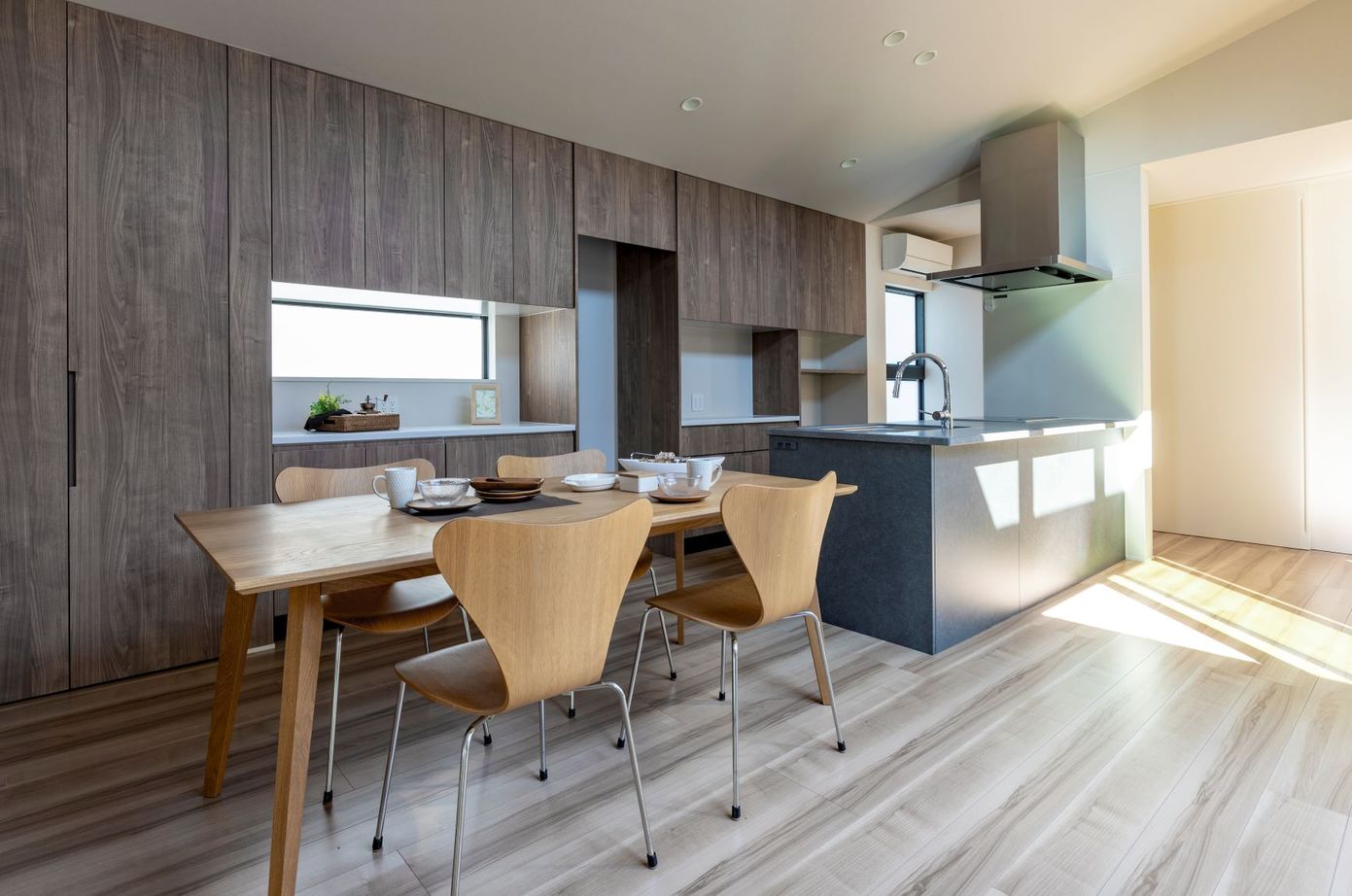 アルスホーム 【石川県】中庭を囲む平屋の家。外部からの視線を気にせず寛げる、まちなかの住まいの建築実例画像2