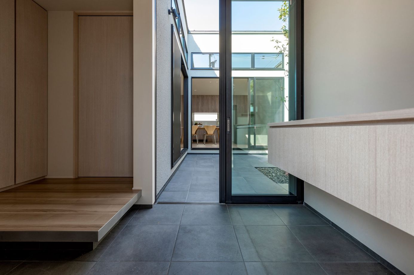 アルスホーム 【石川県】中庭を囲む平屋の家。外部からの視線を気にせず寛げる、まちなかの住まいの建築実例画像3