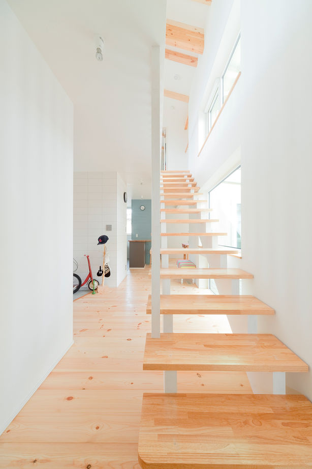 モコハウス 【川西市/シンプルモダン/30坪台】中庭を中心に配置。室内から庭木や星、月を眺められる住まいの建築実例画像2