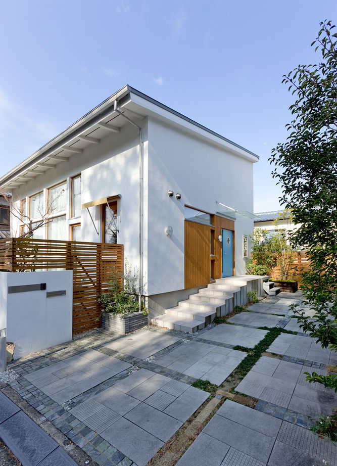 モコハウス 【川西市/北欧モダン/30坪台】吹き抜けのLDKに北欧スタイルの家具や照明を飾り、体も心も安らぐ住まいの建築実例画像1