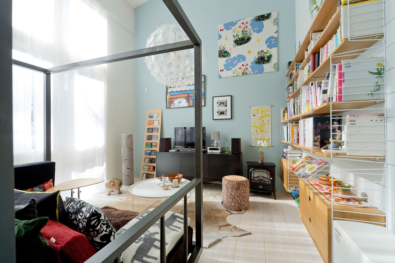 モコハウス 【川西市/北欧モダン/30坪台】吹き抜けのLDKに北欧スタイルの家具や照明を飾り、体も心も安らぐ住まいの建築実例画像3