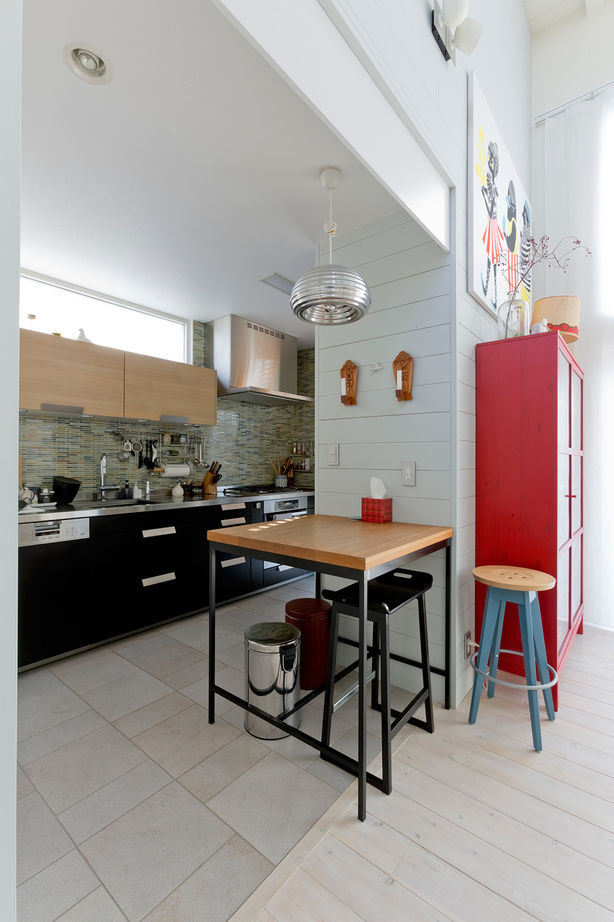 モコハウス 【川西市/北欧モダン/30坪台】吹き抜けのLDKに北欧スタイルの家具や照明を飾り、体も心も安らぐ住まいの建築実例画像6