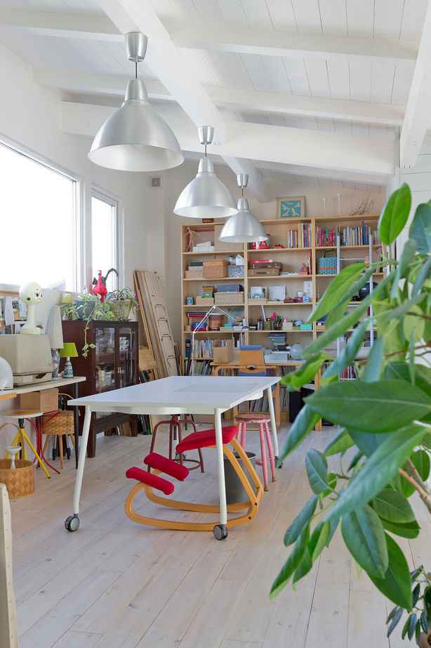 モコハウス 【川西市/北欧モダン/30坪台】吹き抜けのLDKに北欧スタイルの家具や照明を飾り、体も心も安らぐ住まいの建築実例画像8