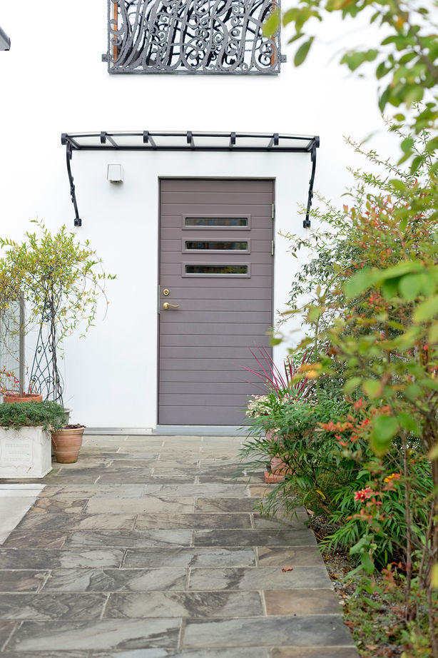 モコハウス 【兵庫県/ナチュラル/40坪台】無垢パインの床、シラス塗りの壁。眺望を取り込む2階LDKの住まいの建築実例画像1