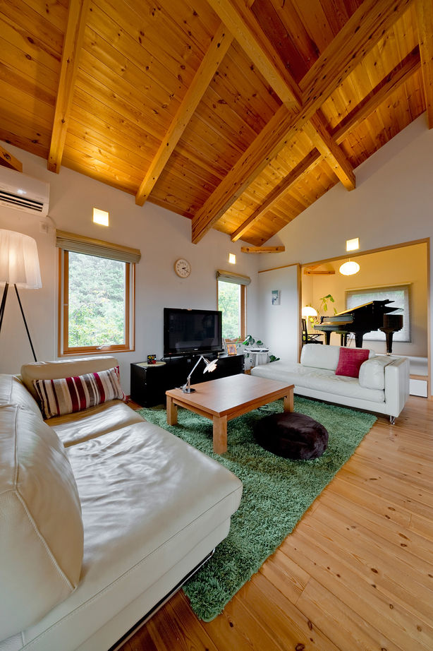 モコハウス 【兵庫県/ナチュラル/40坪台】無垢パインの床、シラス塗りの壁。眺望を取り込む2階LDKの住まいの建築実例画像4