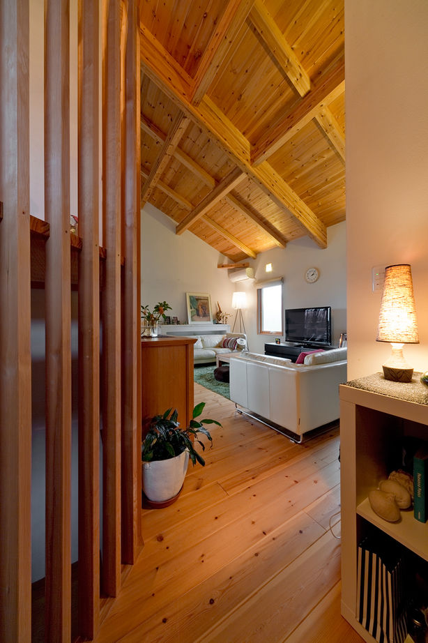 モコハウス 【兵庫県/ナチュラル/40坪台】無垢パインの床、シラス塗りの壁。眺望を取り込む2階LDKの住まいの建築実例画像6