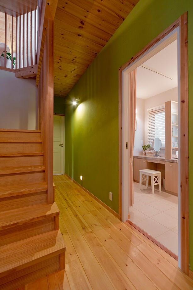 モコハウス 【兵庫県/ナチュラル/40坪台】無垢パインの床、シラス塗りの壁。眺望を取り込む2階LDKの住まいの建築実例画像7