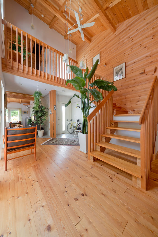 モコハウス 【兵庫/トラディショナル/50坪台】パティオから光が注ぎ、無垢の木の温もりに伝統的な味わいを加えた住まいの建築実例画像7