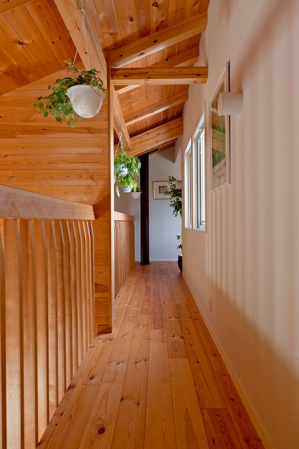 モコハウス 【兵庫/トラディショナル/50坪台】パティオから光が注ぎ、無垢の木の温もりに伝統的な味わいを加えた住まいの建築実例画像8