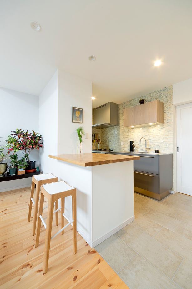 モコハウス 【宝塚市/シンプルモダン/30坪台】2階リビング、キッチンは1階。吹抜けと回遊動線で、緩やかに繋がる住まいの建築実例画像5