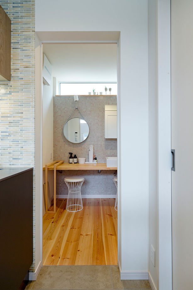 モコハウス 【宝塚市/シンプルモダン/30坪台】2階リビング、キッチンは1階。吹抜けと回遊動線で、緩やかに繋がる住まいの建築実例画像8