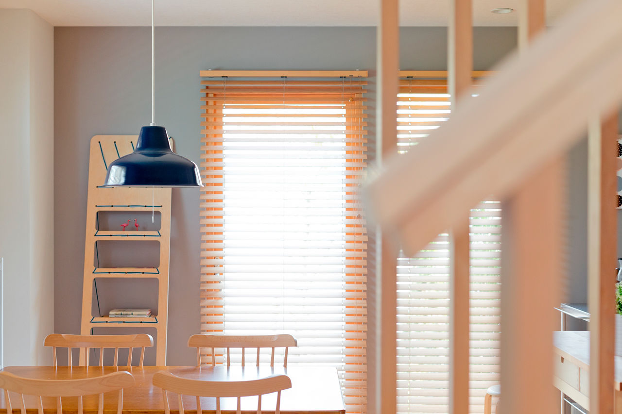 モコハウス 【宝塚市/ナチュラル/30坪台】経年変化が楽しみな無垢材を室内外に。吹抜けが家族を繋ぐ北欧スタイルの家の建築実例画像7