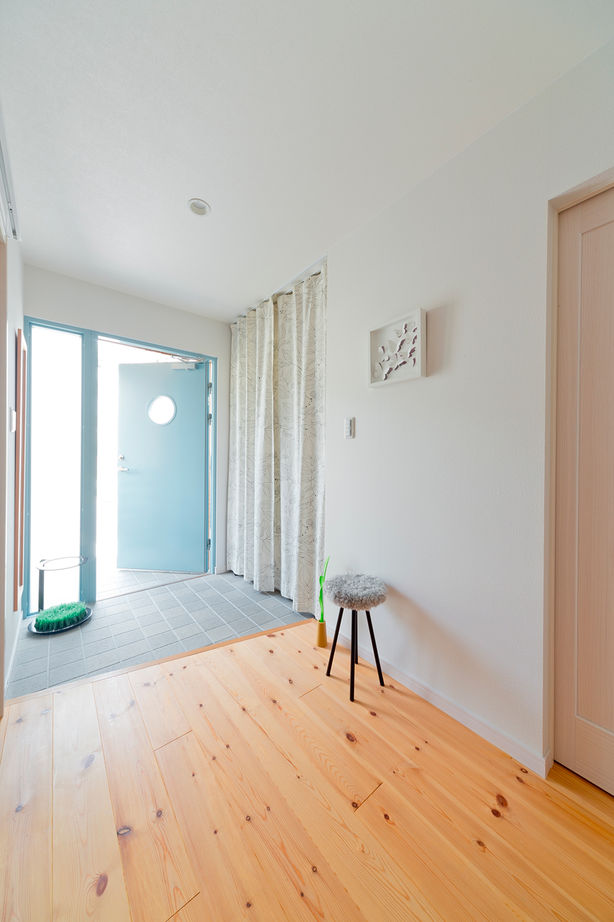 モコハウス 【宝塚市/ナチュラル/30坪台】経年変化が楽しみな無垢材を室内外に。吹抜けが家族を繋ぐ北欧スタイルの家の建築実例画像10