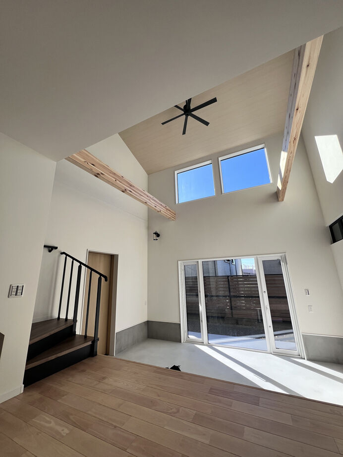 オーダーズ 【5000万円台|47坪台|土間ルーム|オーダーキッチン】カーテンレスで広がる、あたたかな光と豊かな暮らしの建築実例画像2