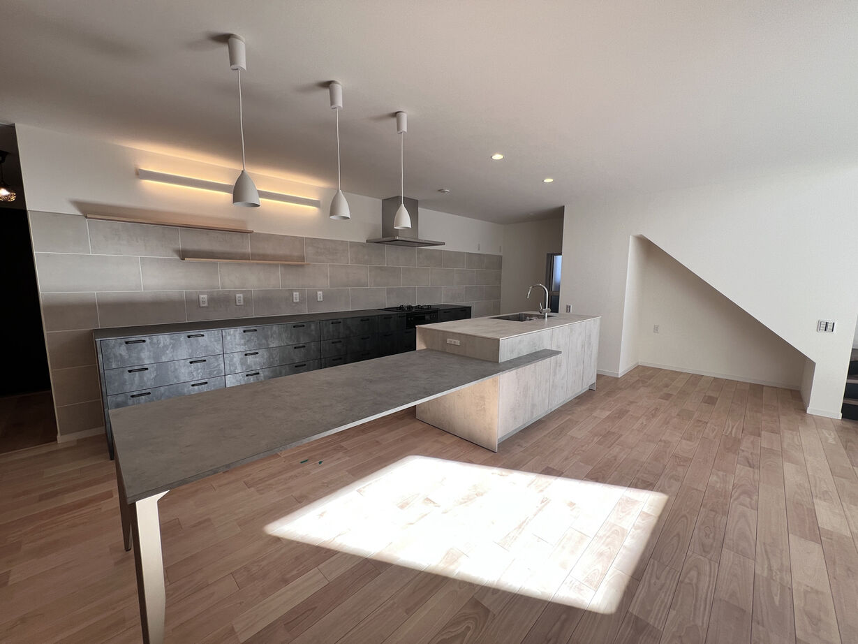 オーダーズ 【5000万円台|47坪台|土間ルーム|オーダーキッチン】カーテンレスで広がる、あたたかな光と豊かな暮らしの建築実例画像3