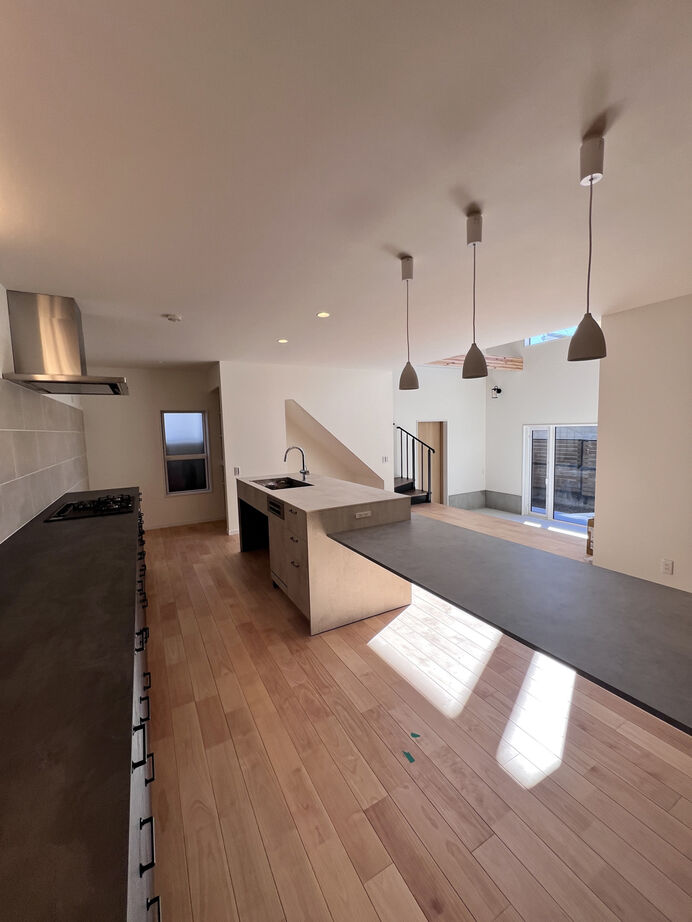 オーダーズ 【5000万円台|47坪台|土間ルーム|オーダーキッチン】カーテンレスで広がる、あたたかな光と豊かな暮らしの建築実例画像4