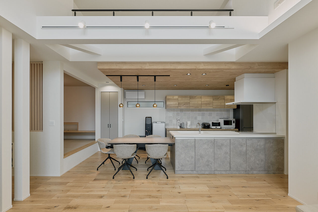 愛和住宅／クレバリーホーム 【西尾市｜平屋｜タイル外壁】勾配天井で開放感たっぷり。家事ラク間取り、全館空調のような心地よさも実現の建築実例画像3