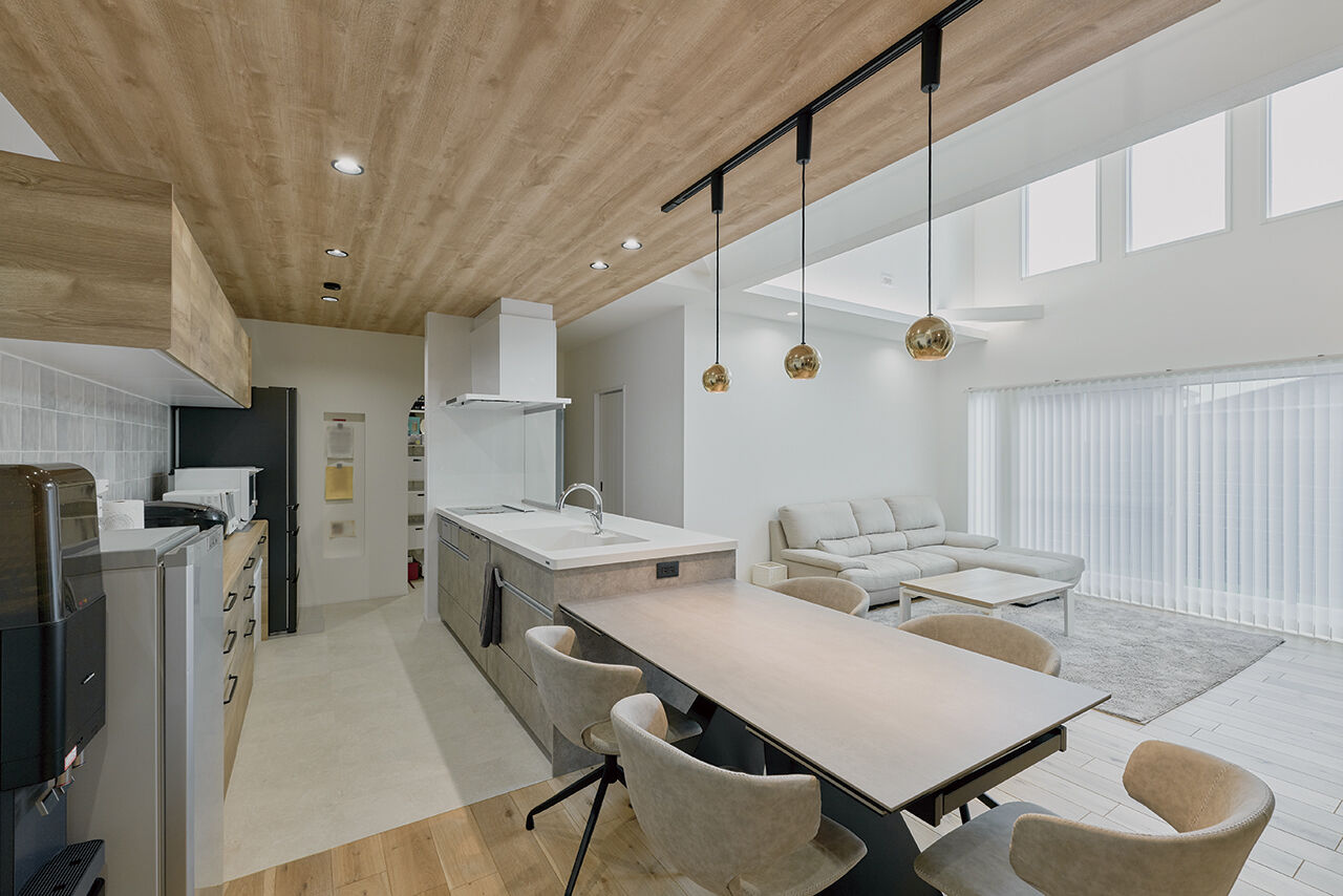 愛和住宅／クレバリーホーム 【西尾市｜平屋｜タイル外壁】勾配天井で開放感たっぷり。家事ラク間取り、全館空調のような心地よさも実現の建築実例画像8