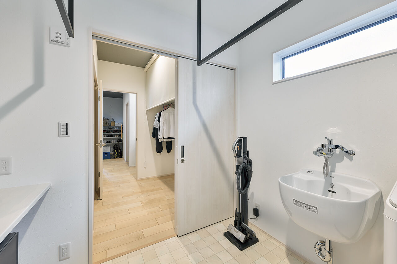 愛和住宅／クレバリーホーム 【安城市｜2000万円台｜平屋｜間取り有】雨にぬれずに玄関まで行けるガレージハウスは家事ラク動線も◎の建築実例画像6