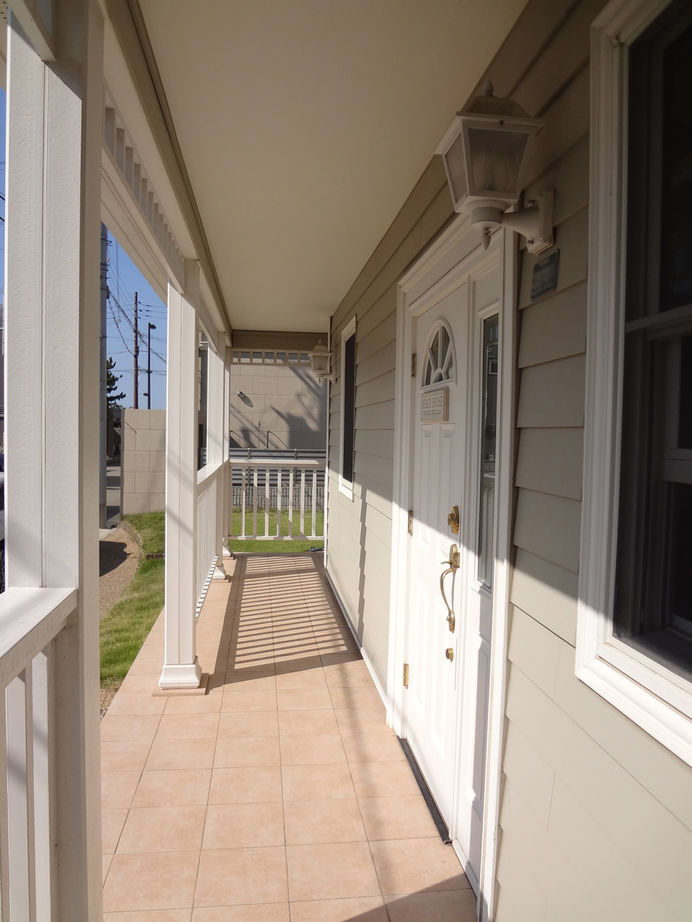 伊藤建築デザイン一級建築士事務所 【59.4坪/ガレージ】カバードポーチにラップサイディング。ニューイングランド様式のサーファーズハウスの建築実例画像3