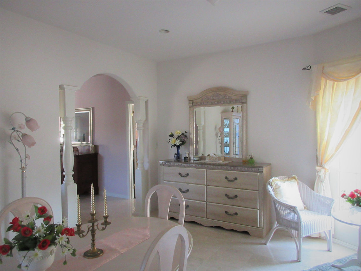 伊藤建築デザイン一級建築士事務所 【149.4坪/ガレージハウス】ギリシャ神話をイメージさせる威風堂々とした外観。フェデラル様式の輸入住宅の建築実例画像7