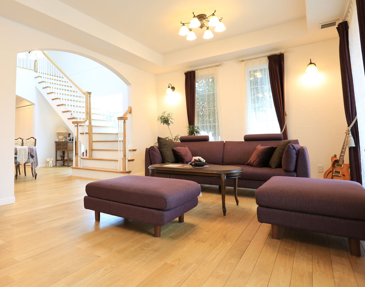 伊藤建築デザイン一級建築士事務所 【99.6坪/ガレージ】太陽に映える、明るい色彩や素材感が美しい。スパニッシュコロニアル様式の輸入住宅の建築実例画像6