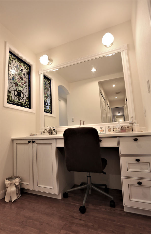 伊藤建築デザイン一級建築士事務所 【99.6坪/ガレージ】太陽に映える、明るい色彩や素材感が美しい。スパニッシュコロニアル様式の輸入住宅の建築実例画像9