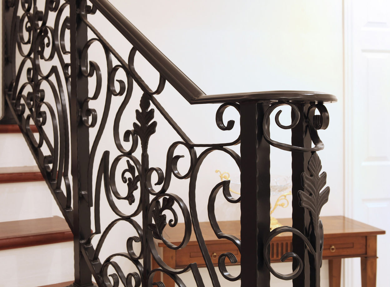 伊藤建築デザイン一級建築士事務所 【79.6坪/ビルトインガレージ】装飾を施しながらもどこか現代的。RCと在来の混構造の輸入住宅の建築実例画像3