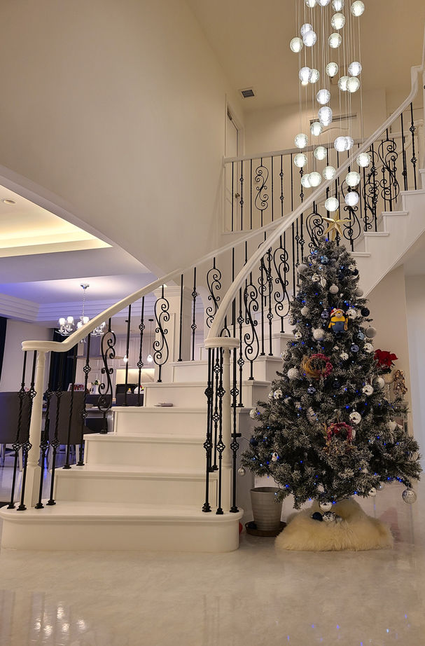 伊藤建築デザイン一級建築士事務所 【76.3坪/ビルトインガレージ】遊び心と上品な装飾がポイント。エレガントなイタリアネート様式の輸入住宅の建築実例画像3