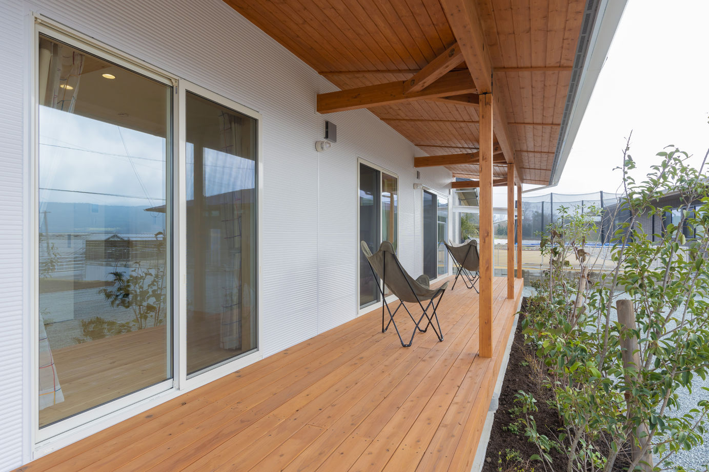 StoryHouse 【平屋/ウッドデッキ/3LDK/間取り】隠れ家スペース「ヌック」のある家事動線がスムーズな家。の建築実例画像2