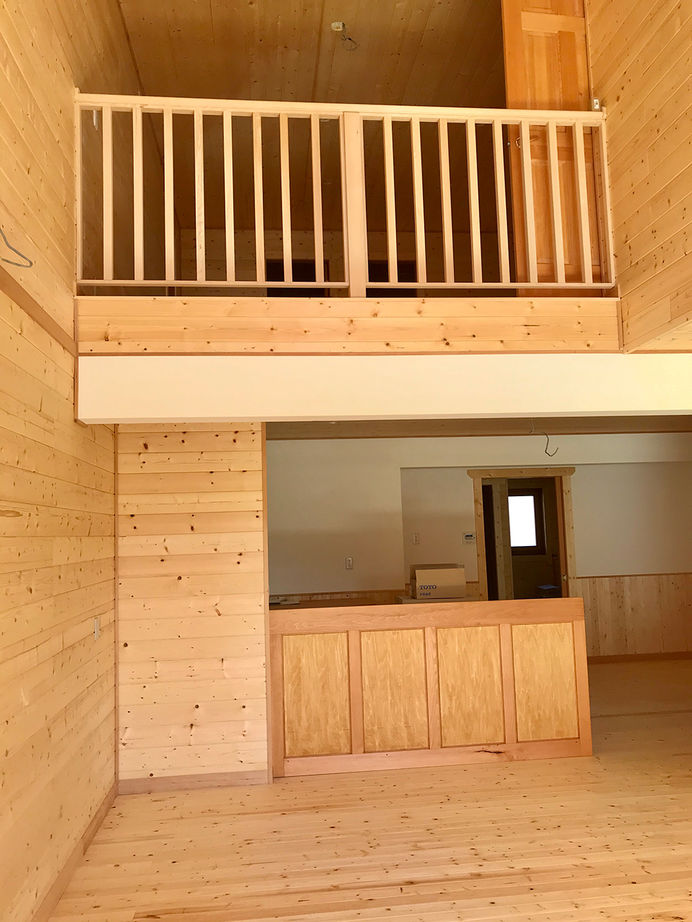 翼住宅（つばさハウジング） 【4300万円】ダイナミックな吹き抜けでつながる二世帯のリビング。2×6工法で、年間を通して家中が快適の建築実例画像7