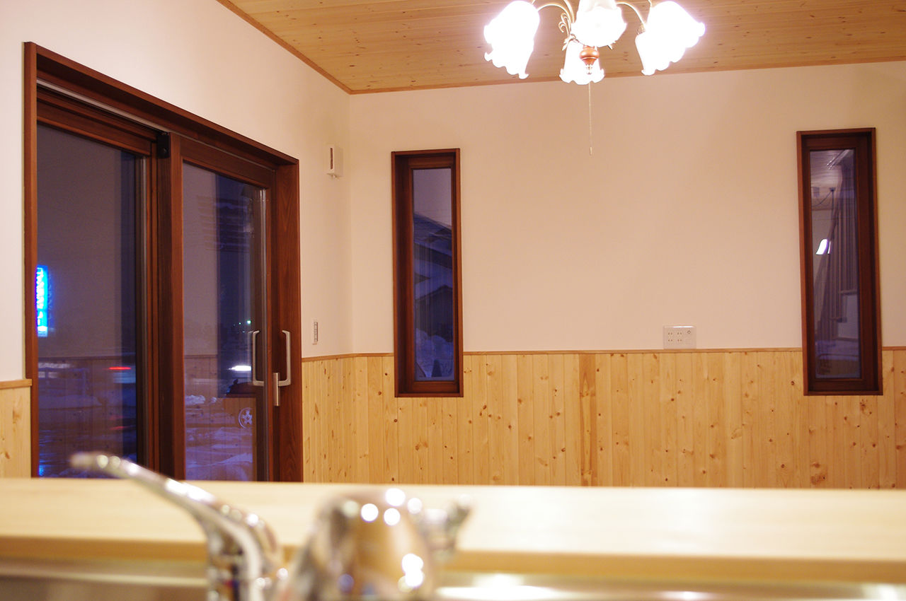 翼住宅（つばさハウジング） 【3900万円】こだわりを詰め込んだ6LDK。快適な室温と清浄な木の香りに包まれて、趣味も子育ても楽しめる！の建築実例画像2