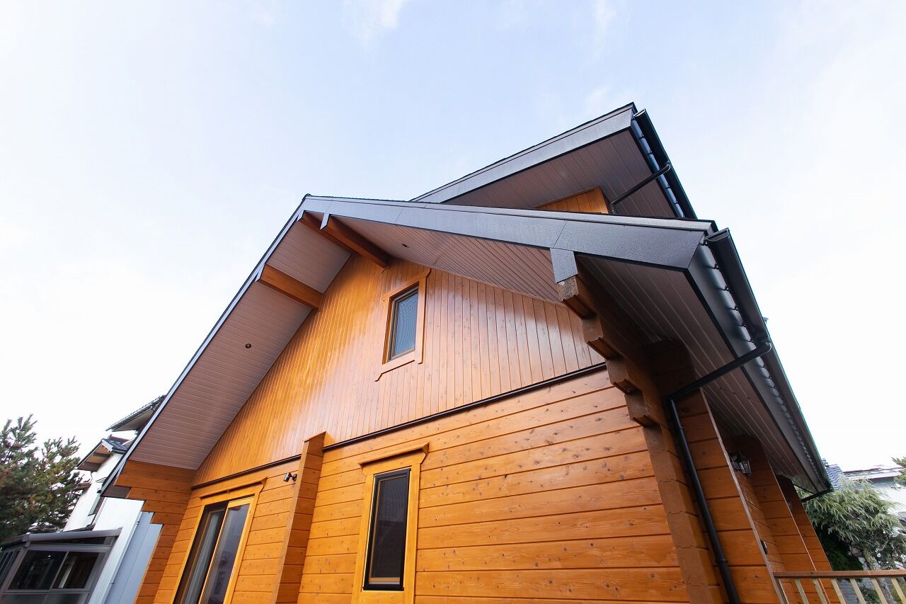 翼住宅（つばさハウジング） 【45坪/4LDK/4000万円台】木の温もりあふれる吹き抜けリビング。木の香りに集った方がほっと一息つける家の建築実例画像2