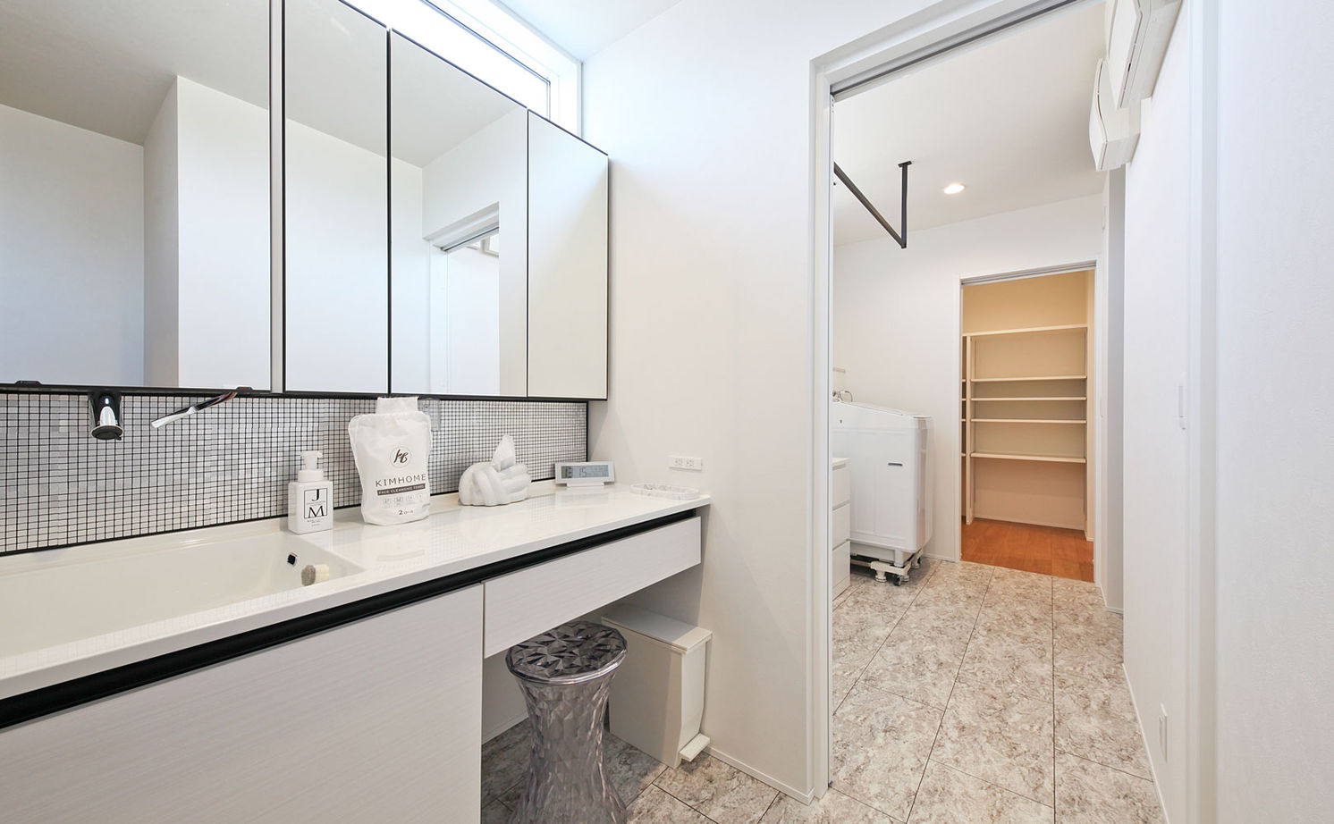 石友ホーム　滋賀支社 【50坪以上の土地/守山市/間取図】周囲の視線を気にせず、ホテルライクの上質な空間で至福の時間を過ごすの建築実例画像9