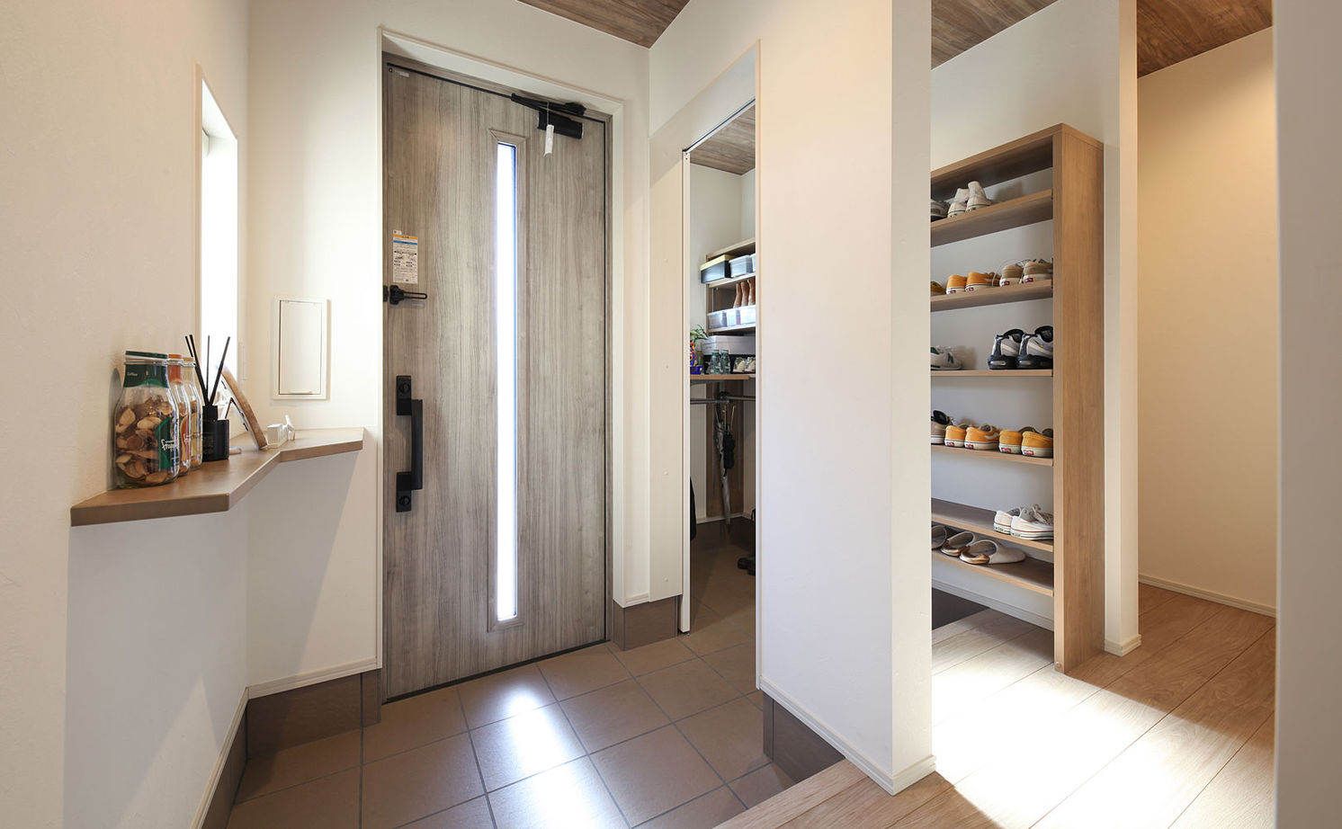 石友ホーム　滋賀支社 【50坪以上の土地/2000万円台/愛知郡/間取図】無駄のない空間づかいで快適動線を叶えた平屋の家の建築実例画像10