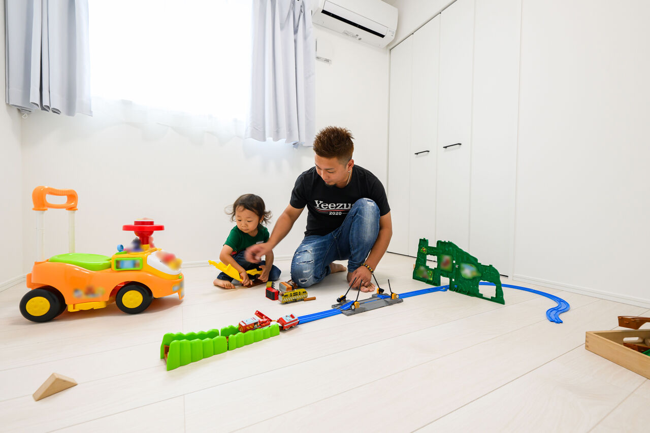 石友ホーム　滋賀支社 【3000万円台/サンクンリビング/間取図】家事ラク間取りでゆとりアップ。黒が基調のスタイリッシュな家の建築実例画像9