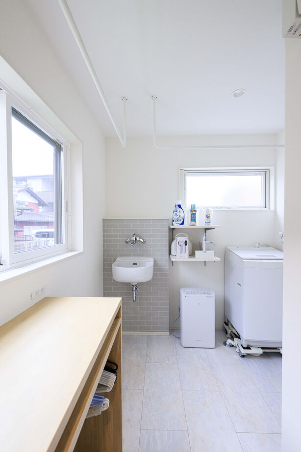 石友ホーム　滋賀支社 【50坪以上の土地/2000万円台/彦根市】回遊動線に広々パントリー。間取りにとことんこだわった家の建築実例画像5