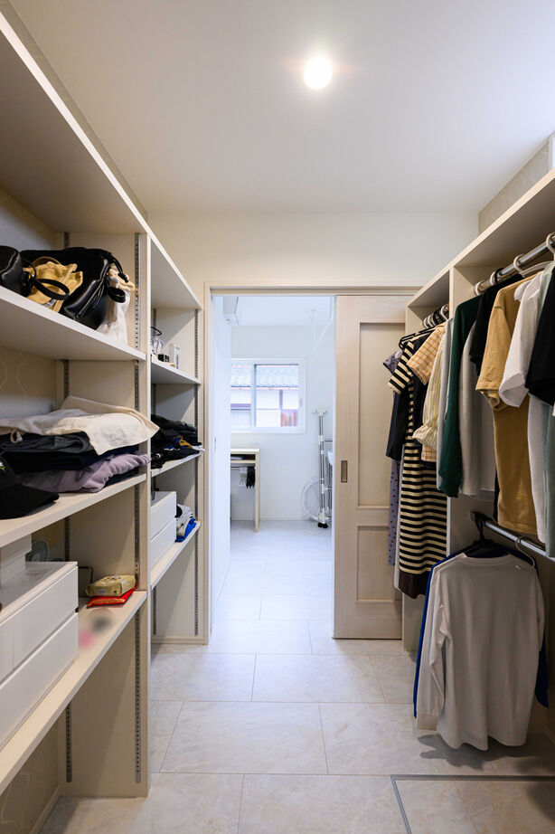 石友ホーム　滋賀支社 【50坪以上の土地/2000万円台/彦根市】回遊動線に広々パントリー。間取りにとことんこだわった家の建築実例画像7