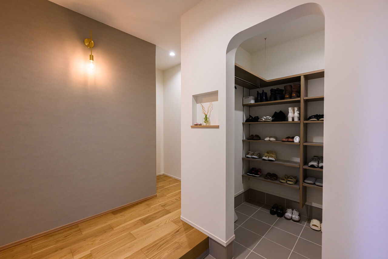石友ホーム　滋賀支社 【50坪以上の土地/2000万円台/彦根市】回遊動線に広々パントリー。間取りにとことんこだわった家の建築実例画像9