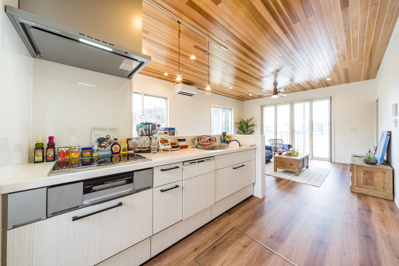 アイキョーホームのガレージハウス 【32.8坪／2300万円/間取り図有】ウッドデッキからあふれる光と風を楽しむカリフォルニアスタイルの住まいの建築実例画像5