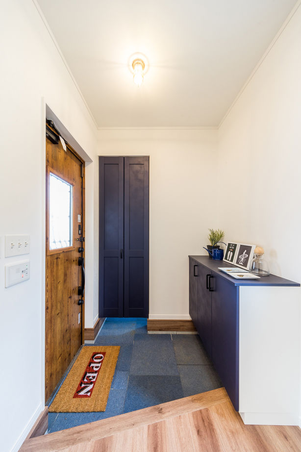 アイキョーホームのガレージハウス 【32.8坪／2300万円/間取り図有】ウッドデッキからあふれる光と風を楽しむカリフォルニアスタイルの住まいの建築実例画像9