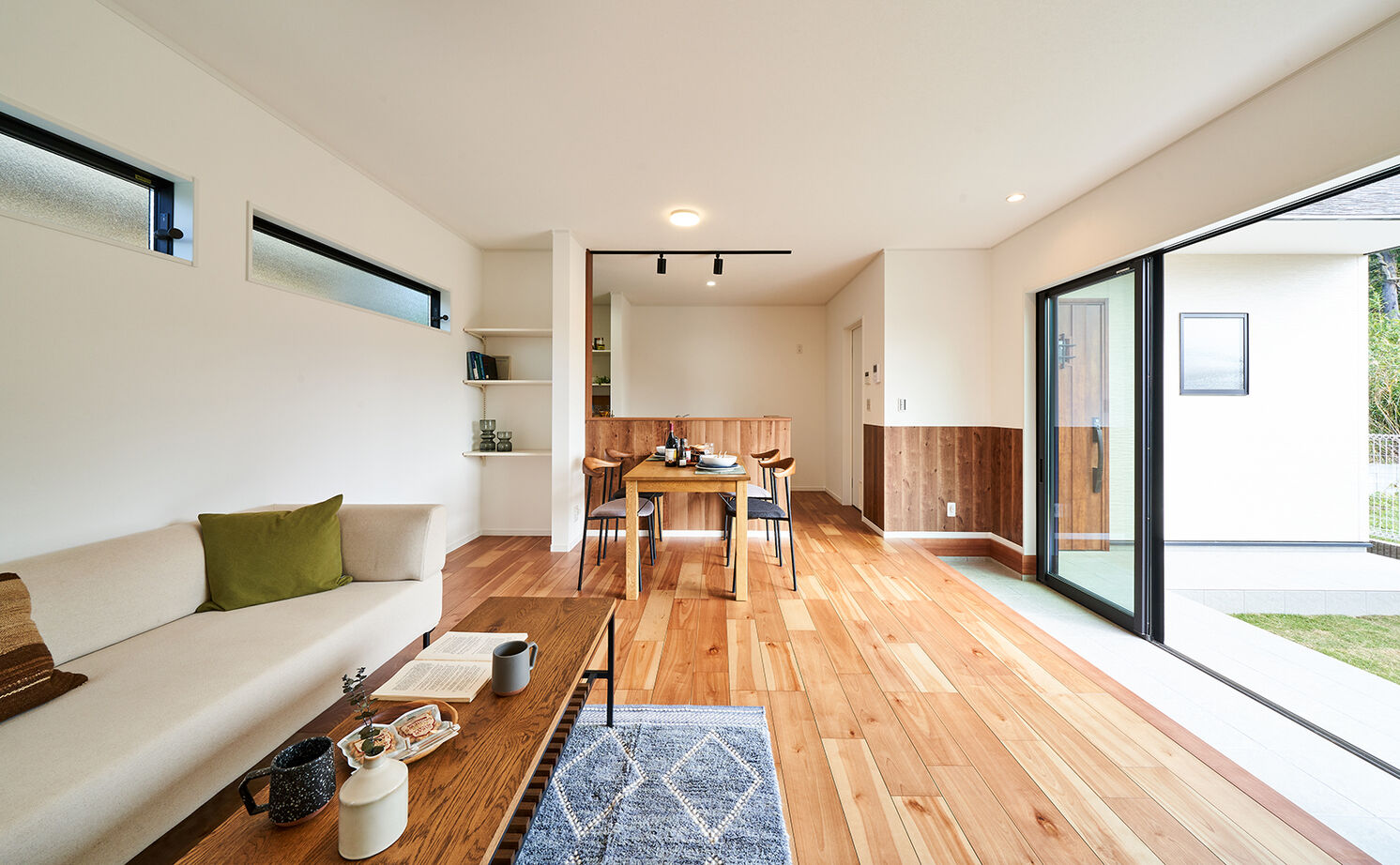 アイキョーホームのガレージハウス 【2666万円|ドッグラン|延床27.8坪】パナソニック耐震住宅工法で人もペットも快適！ドッグランのある住まいの建築実例画像3