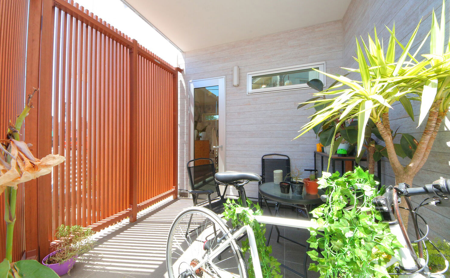 アイキョーホームのガレージハウス 【2875万円|30坪台|変形地|2階リビング】テクノストラクチャーで実現！三角地で叶えた店舗併用住宅の建築実例画像2