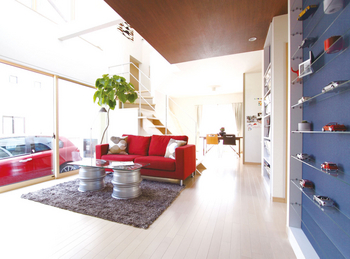 イシンホーム住宅研究会 未来のゼロエネ住宅は「サンクスZEGA」、愛車を眺めながら暮らせる住まいの建築実例画像