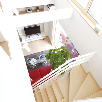 イシンホーム住宅研究会 未来のゼロエネ住宅は「サンクスZEGA」、愛車を眺めながら暮らせる住まいの建築実例画像6