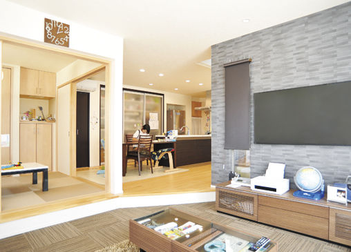 イシンホーム住宅研究会 未来のゼロエネ住宅。門・ガレージ付大容量売電住宅に大満足の建築実例画像2