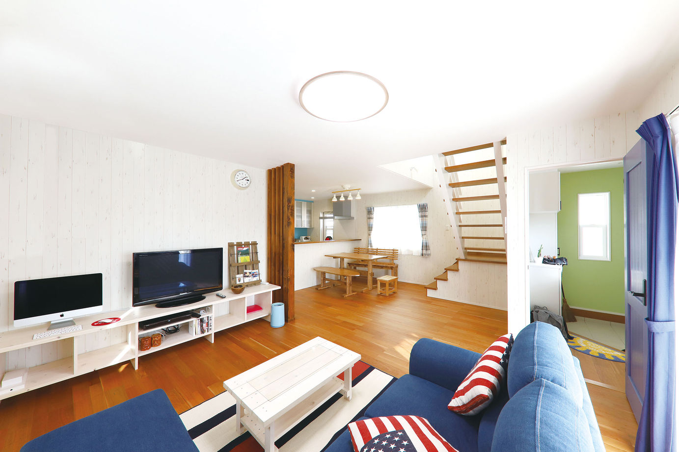 イシンホーム住宅研究会 未来のゼロエネ住宅「サンクスZEGA」。お洒落なカリフォルニア・スタイルの建築実例画像1