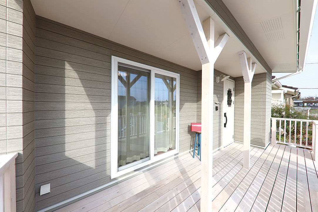 イシンホーム住宅研究会 未来のゼロエネ住宅「サンクスZEGA」。お洒落なカリフォルニア・スタイルの建築実例画像3