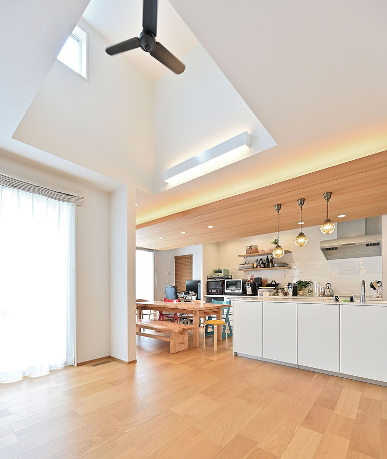 イシンホーム住宅研究会 電気・ガス・ガソリン代をほぼ払わない家だから、住んでからのコストが抑えられる！の建築実例画像3