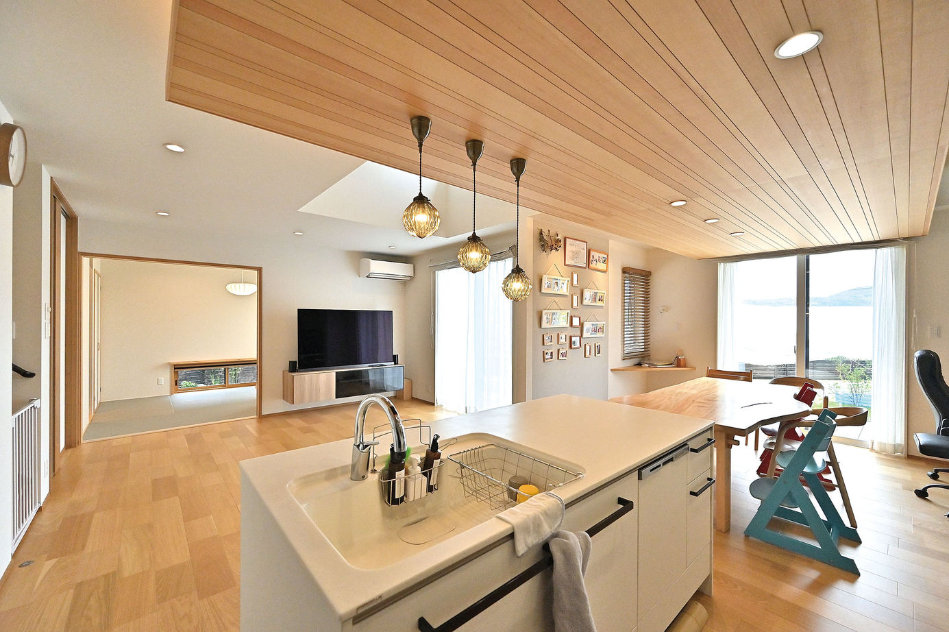 イシンホーム住宅研究会 電気・ガス・ガソリン代をほぼ払わない家だから、住んでからのコストが抑えられる！の建築実例画像4